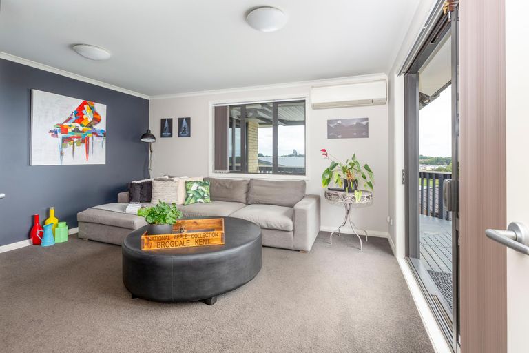 Photo of property in 24 Tokerau Crescent, Pukekohe, 2120