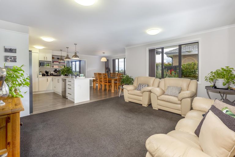 Photo of property in 24 Tokerau Crescent, Pukekohe, 2120