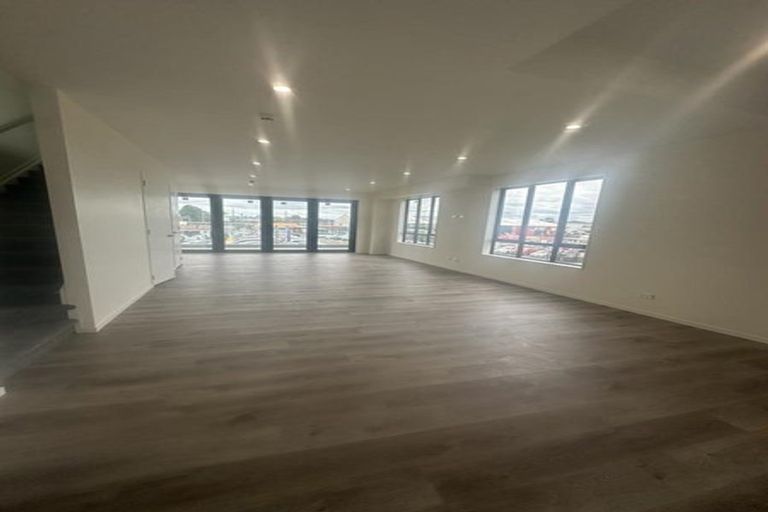 Photo of property in 309 Great South Road, Manurewa, Auckland, 2102