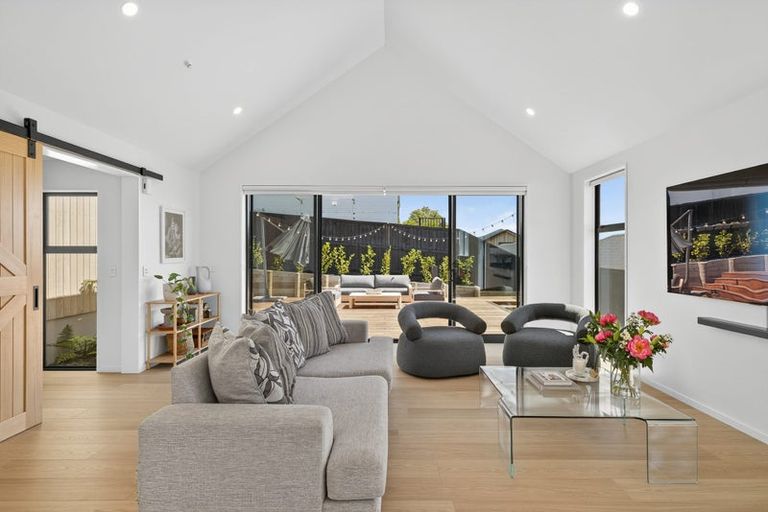 Photo of property in 6 Round Hill Rise, Cracroft, Christchurch, 8022