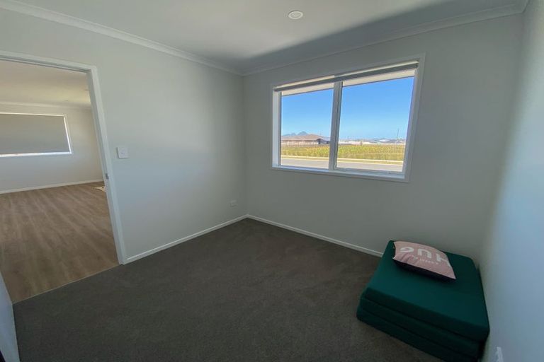 Photo of property in 28 Te Piriti Road, One Tree Point, 0118