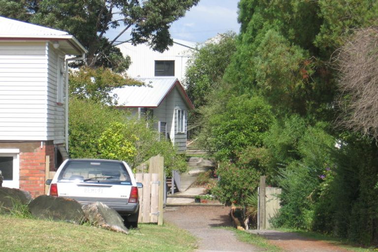 Photo of property in 1/44 Kelman Road, Kelston, Auckland, 0602