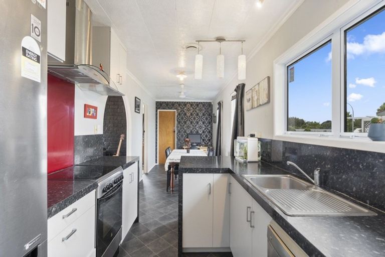 Photo of property in 21 Oberon Street, Stratford, 4332