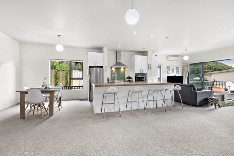 Photo of property in 11 Rarangi Way, Owhiro Bay, Wellington, 6023