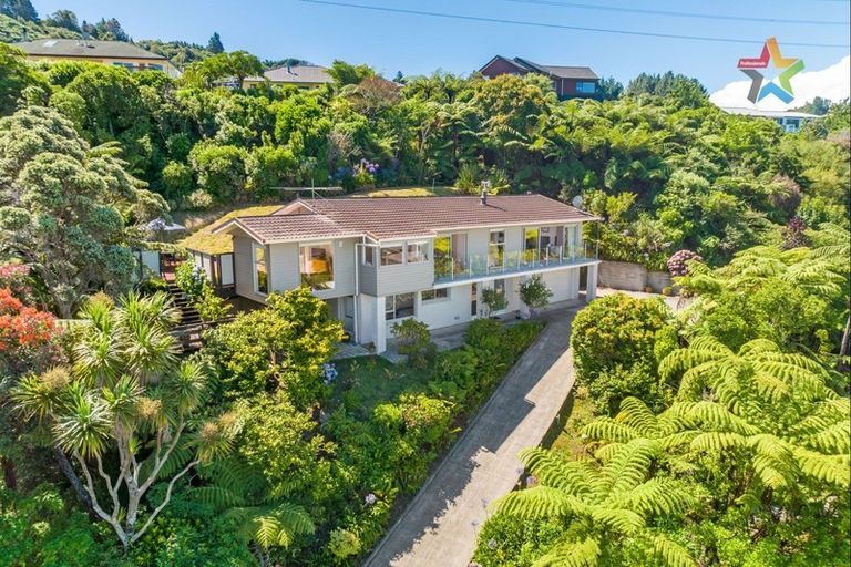 Photo of property in 121 Tirohanga Road, Tirohanga, Lower Hutt, 5010