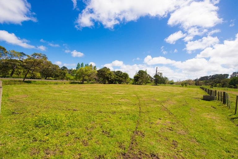 Photo of property in 169 Awa Road, Kumeu, 0891