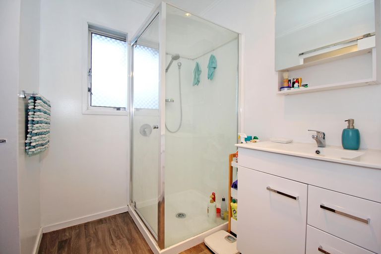 Photo of property in 2/18 Wellington Street, Papakura, 2110