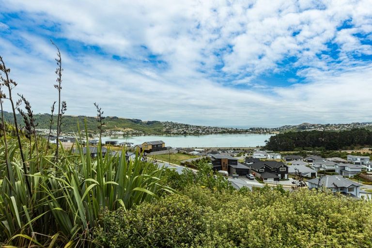 Photo of property in 3 Kaiaho Close, Aotea, Porirua, 5024