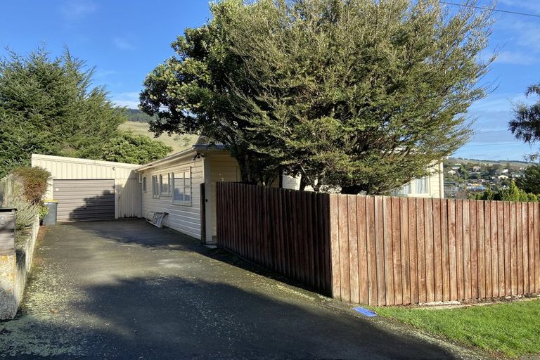 Photo of property in 18 Dickson Street, Macandrew Bay, Dunedin, 9014