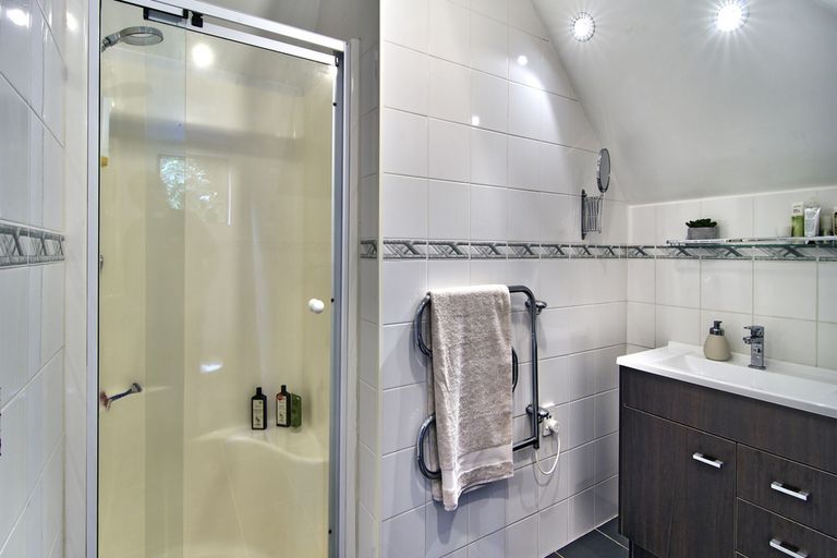 Photo of property in 272 Shaw Road, Titirangi, Auckland, 0604