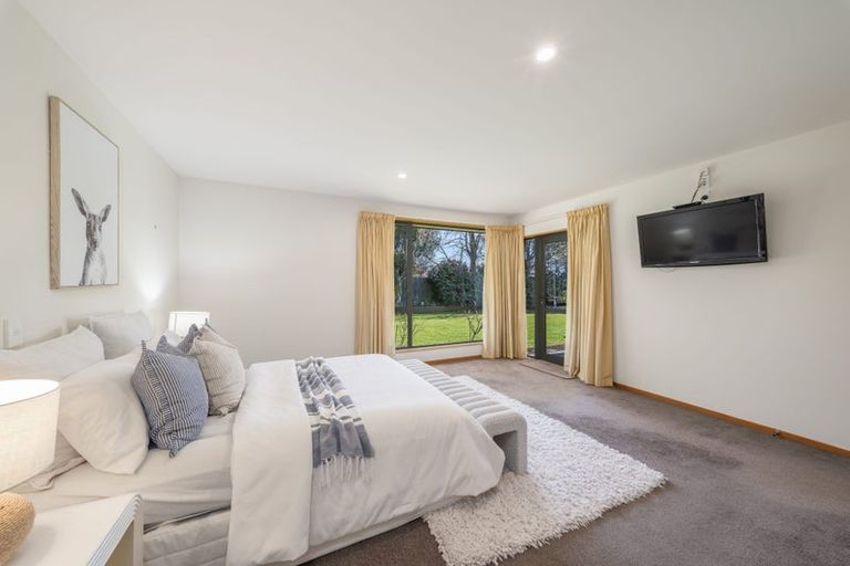 Photo of property in 2 Springvale Gardens, Harewood, Christchurch, 8051