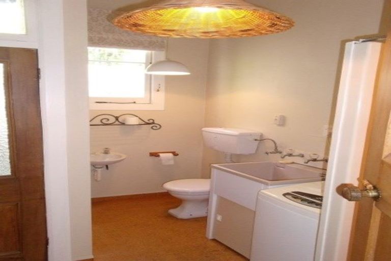 Photo of property in 16 Sealy Road, Bluff Hill, Napier, 4110