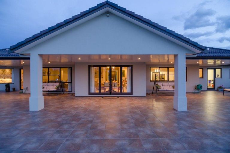 Photo of property in 6 Eagle Place, Martinborough, 5711