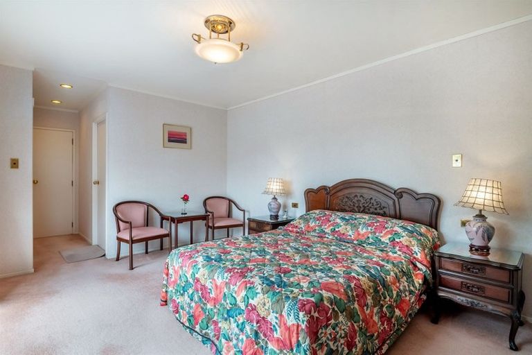 Photo of property in 4 Meadowvale Avenue, Forrest Hill, Auckland, 0620