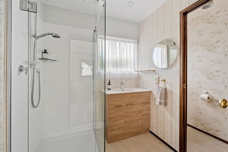 Photo of property in 47 Saddleback Rise, Murrays Bay, Auckland, 0630