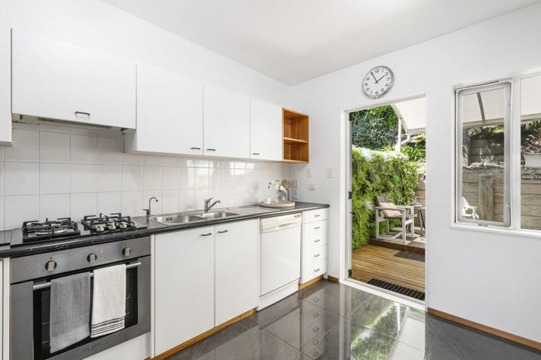 Photo of property in 11f Duncan Street, Tawa, Wellington, 5028