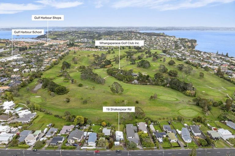 Photo of property in 19 Shakespear Road, Army Bay, Whangaparaoa, 0930
