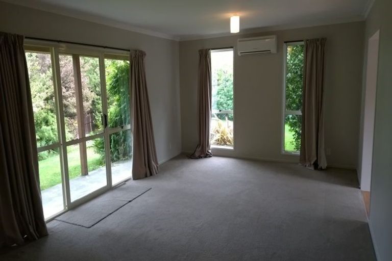 Photo of property in 48 Karnak Crescent, Russley, Christchurch, 8042