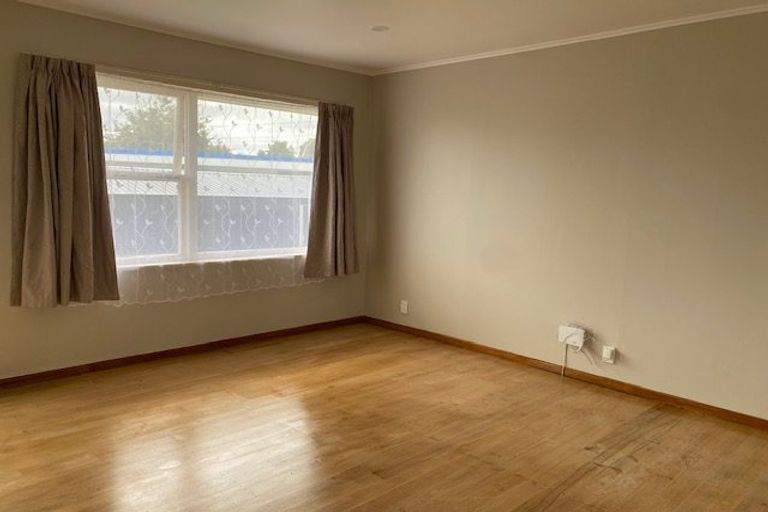 Photo of property in 1/2 Archibald Road, Kelston, Auckland, 0602