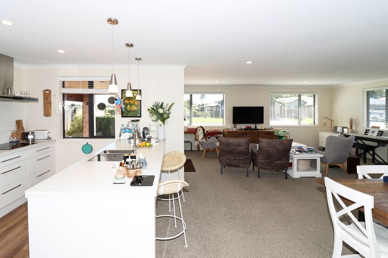 Photo of property in 3 Hereford Drive, Carterton, 5713