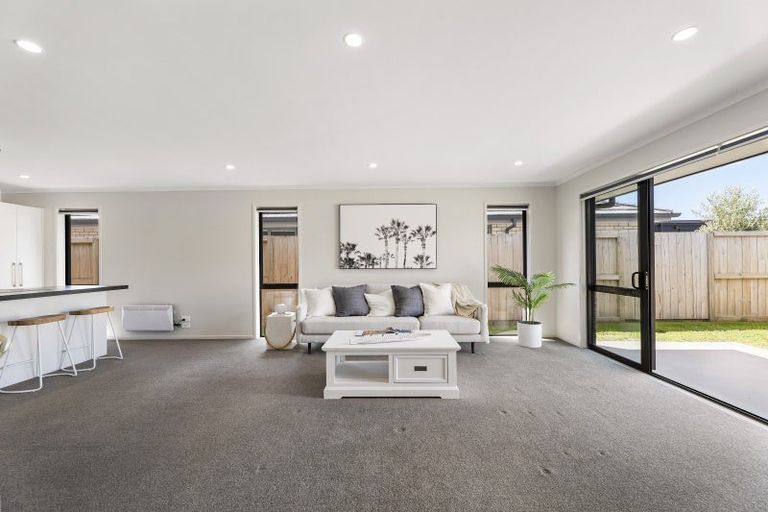 Photo of property in 22 Tiria Drive, Papamoa Beach, Papamoa, 3118