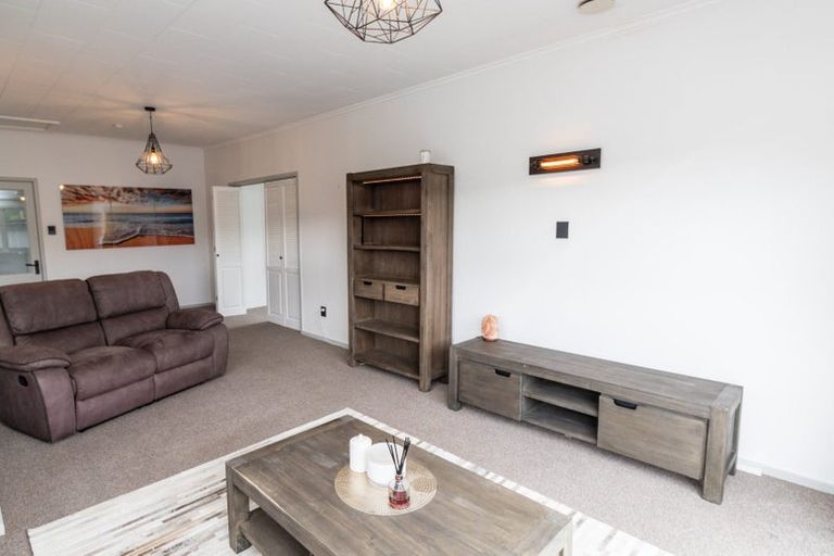 Photo of property in 30c Collins Avenue, Tawa, Wellington, 5028