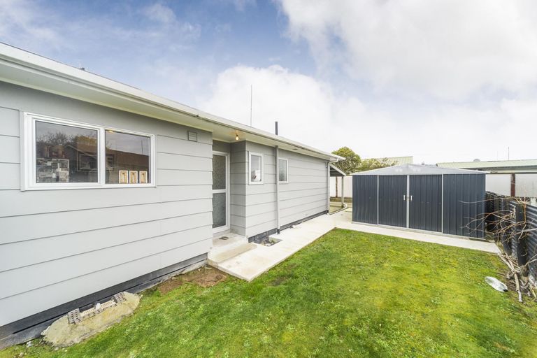 Photo of property in 38 Suzanne Grove, Kelvin Grove, Palmerston North, 4414