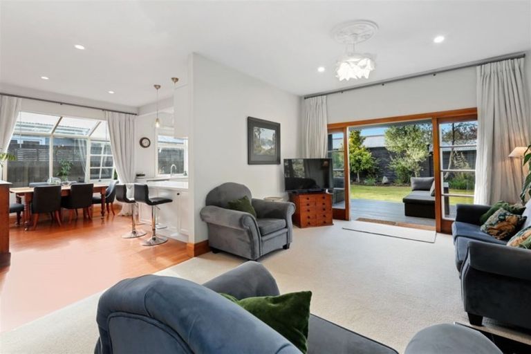 Photo of property in 33 Ngaio Street, Saint Martins, Christchurch, 8022