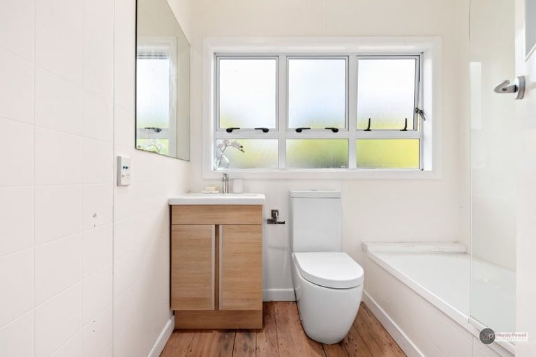 Photo of property in 23 Dowling Grove, Silverstream, Upper Hutt, 5019