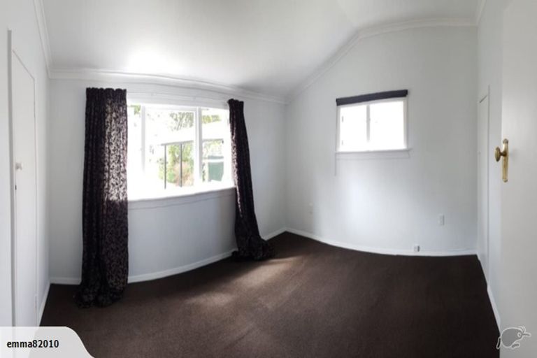 Photo of property in 24 Rewa Street, Takaro, Palmerston North, 4412