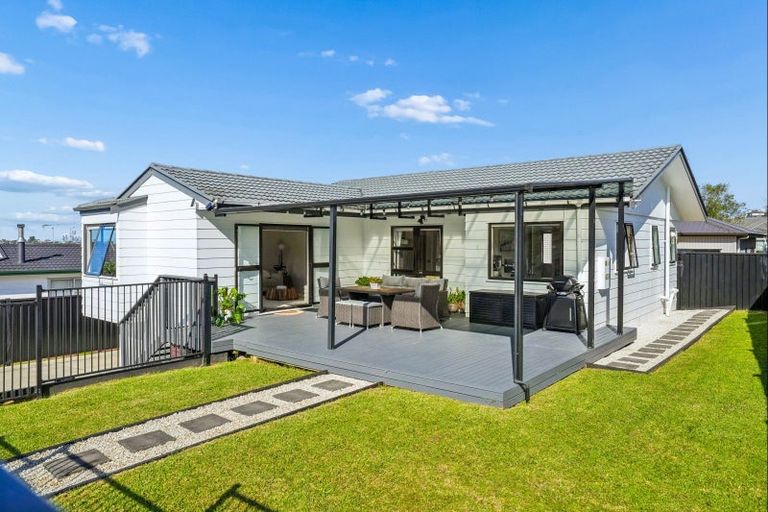 Photo of property in 43 Athena Drive, Totara Vale, Auckland, 0629