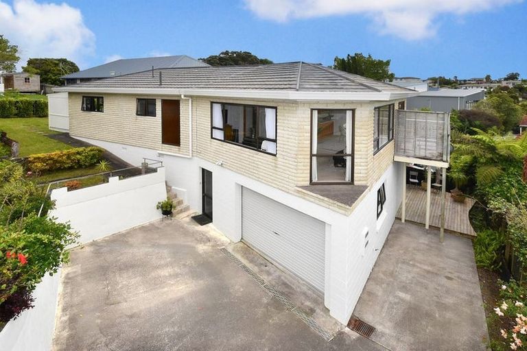 Photo of property in 4a Tower Hill, Stanmore Bay, Whangaparaoa, 0930