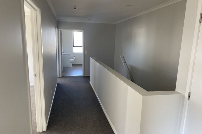 Photo of property in 35 Discovery Place, Marfell, New Plymouth, 4310