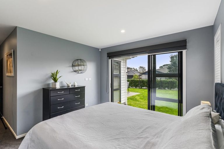 Photo of property in 11 Sauterne Road, Kumeu, 0810