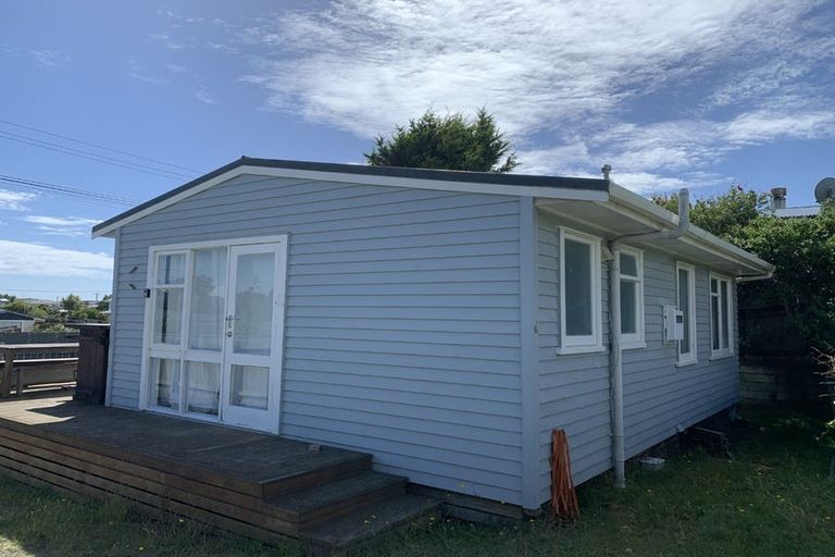 Photo of property in 52/52a Park Avenue, Waitarere Beach, Levin, 5510