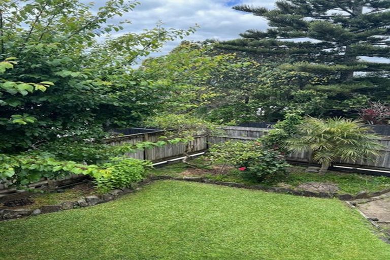 Photo of property in 68 Beach Road, Mellons Bay, Auckland, 2014