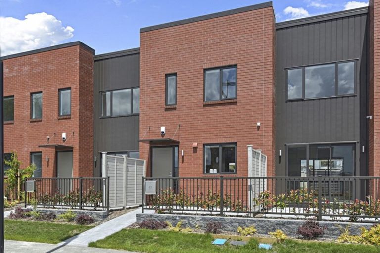 Photo of property in 22 Pepene Avenue, Takanini, 2112