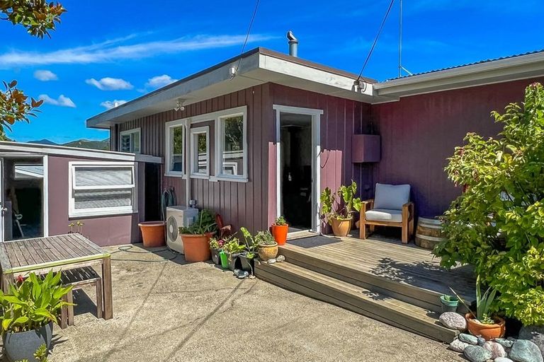 Photo of property in 143a Waikawa Road, Picton, 7220