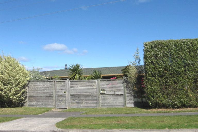 Photo of property in 1 Besley Place, Acacia Bay, Taupo, 3330