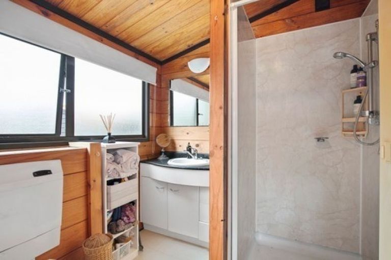 Photo of property in 22 Rangiwhea Road, Waiuku, 2123