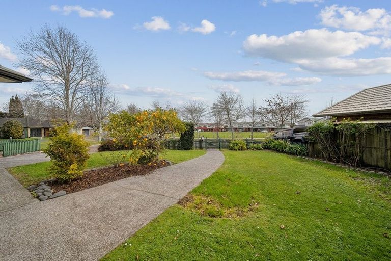 Photo of property in 57 Carisbrook Crescent, Papakura, 2110