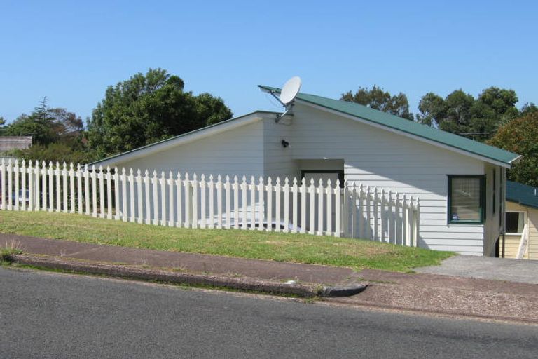 Photo of property in 18 Dunraven Place, Torbay, Auckland, 0630