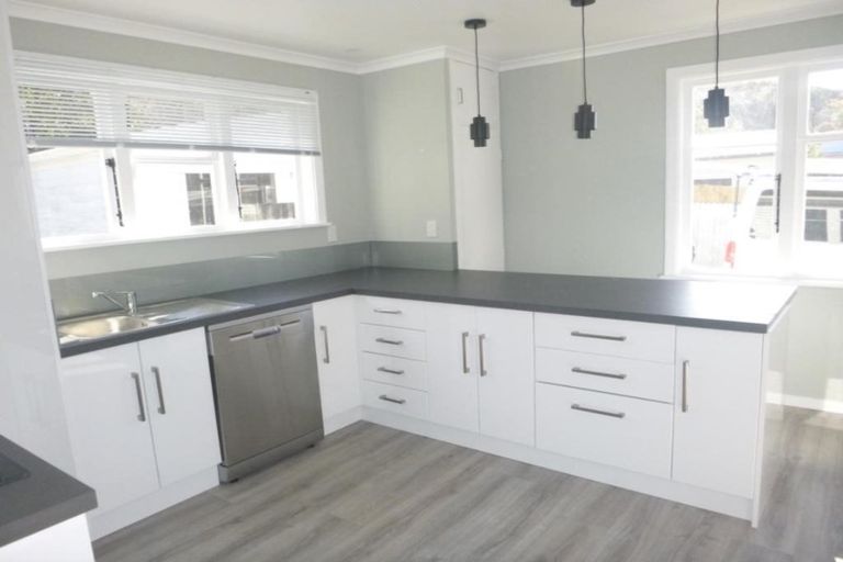 Photo of property in 121 Wellington Road, Wainuiomata, Lower Hutt, 5014