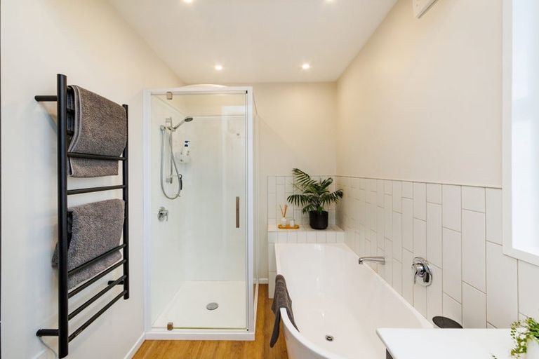 Photo of property in 15 Chilton Grove, Hokowhitu, Palmerston North, 4410