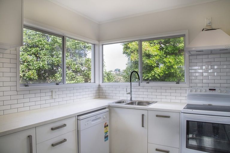 Photo of property in 1/9 Miraka Place, Birkenhead, Auckland, 0626