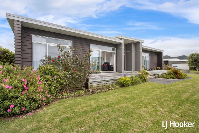 Photo of property in 19 Ocean Breeze Drive, Waihi Beach, 3611
