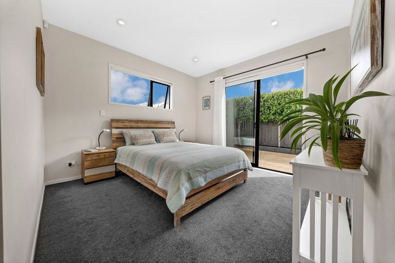 Photo of property in 12 Tarras Road, Kumeu, 0810