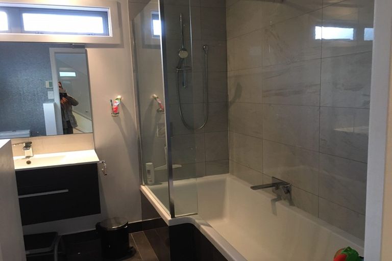 Photo of property in 2/52 Crofton Road, Harewood, Christchurch, 8051