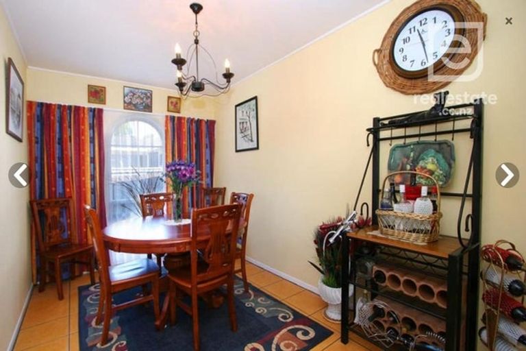 Photo of property in 11 Glenmore Road, Sunnyhills, Auckland, 2010