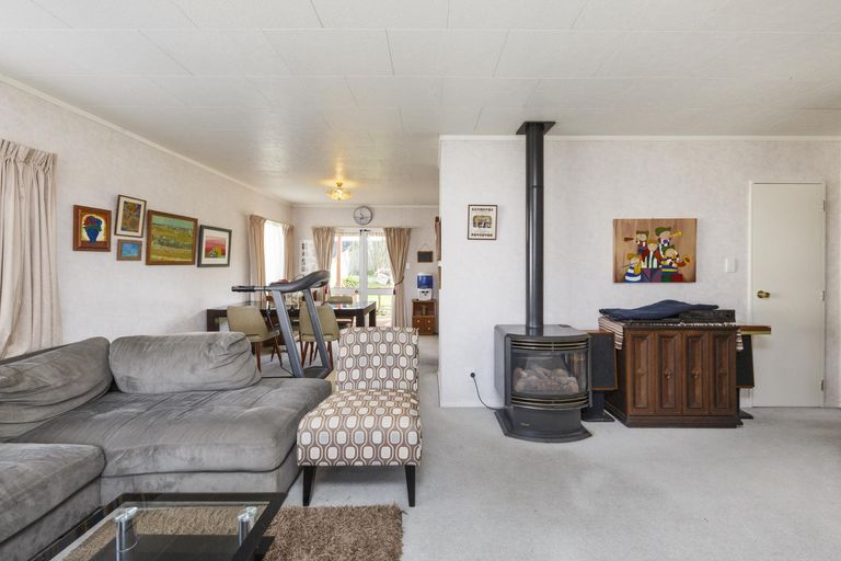 Photo of property in 38 Dalfield Place, Highbury, Palmerston North, 4412